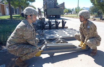 Personal del Ejército Argentino trabajando