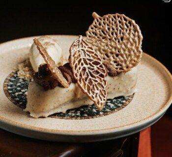 James le apunta y ampliar