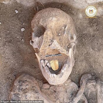 Encontraron en Egipto una momia de 2000 años de antigüedad con una lengua de oro