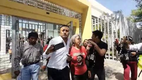 Alumnos del colegio Independencia Americana de Arequipa expulsó a la congresista María Agüero de un evento público. (Foto: Infoandes)