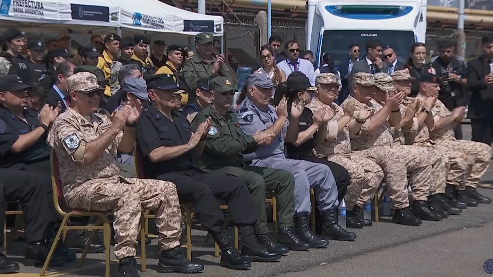 Integrantes de distintas fuerzas de seguridad estuvieron presentes en la ceremonia