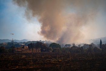 Vista del incendio de La Bisbal d'Empordà, a 4 de julio de 2026, en Cruïlles-Sant Sadurní de l'Heura, Girona, Cataluña (España). (Lorena Sopêna/Europa Press)