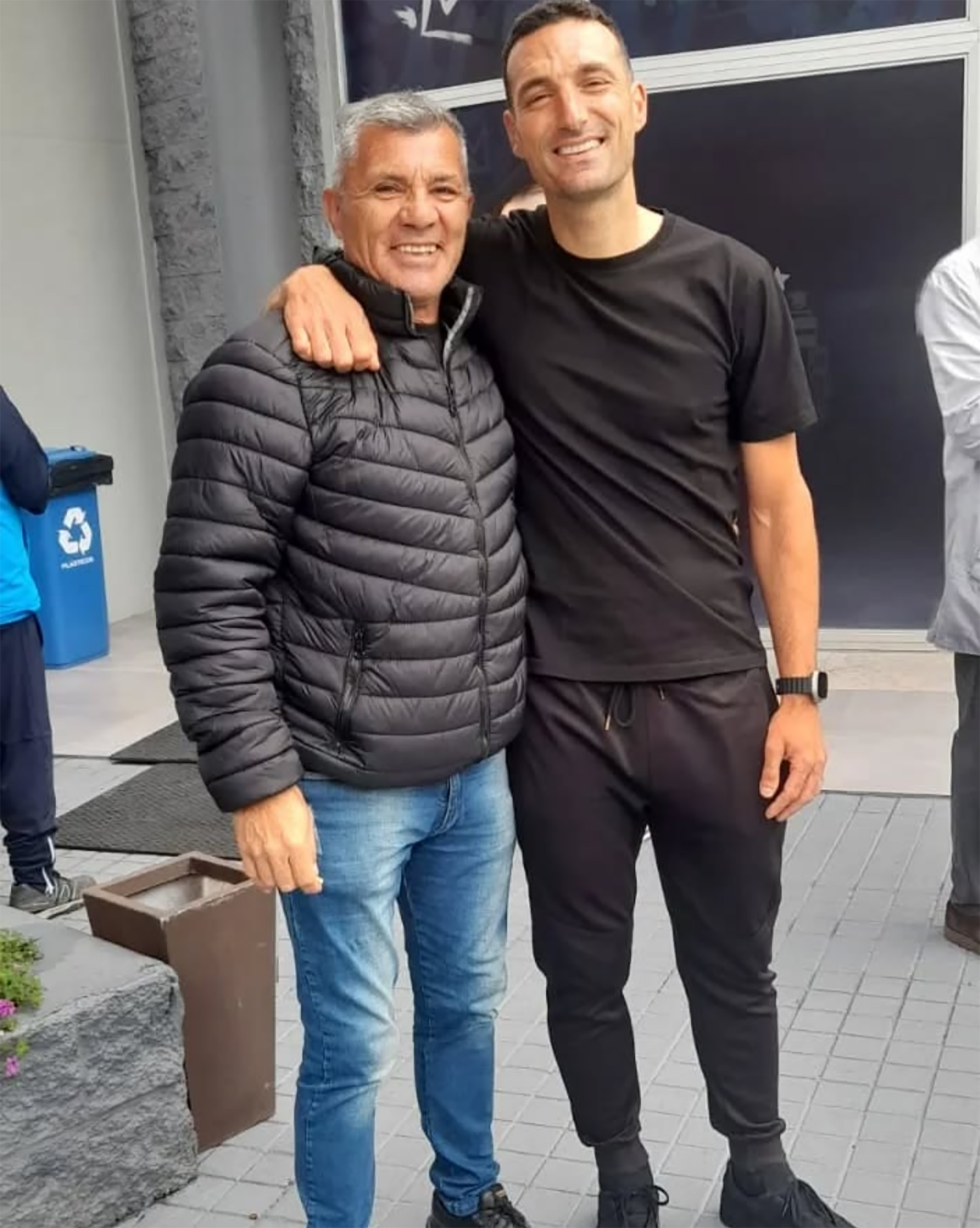 Carlos Enrique junto a Lionel Scaloni