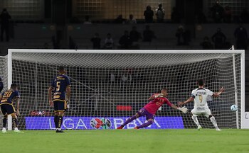 El argentino Juan Dinenno (d),