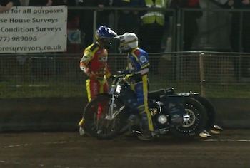 La discusión entre los corredores