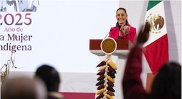 Sheinbaum felicita a AMLO por su cumpleaños con ronda de aplausos en La Mañanera: “Nuestro reconocimiento siempre”