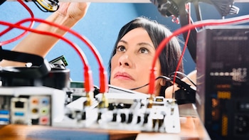 Valeria Frías en su taller