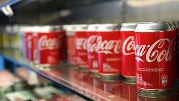 Coca-Cola podrá seguir usando agua en La Calera, pero con restricciones: CAR redujo caudal y limitó concesión