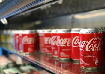 La CAR limita el uso de agua subterránea a embotelladora de Coca-Cola en La Calera - crédito Reuters