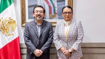 A obra de Arturo Manuel Chávez López combina academia e serviço público em diferentes graus.