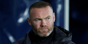 Wayne Rooney negó la versión de Andy Carroll y dijo que la historia sobre consumo de alcohol en la selección inglesa es una invención total (REUTERS)