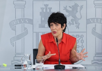 01/09/2026 La ministra de Inclusión, Seguridad Social y Migraciones y portavoz del Gobierno, Elma Saiz, durante la rueda de prensa posterior al Consejo de Ministros, en el Palacio de la Moncloa, a 1 de septiembre de 2026, en Madrid (España). El Consejo de Ministros ha aprobado el real decreto-ley de medidas urgentes de carácter social y económico de apoyo a la ciudad de Ceuta, que comprende 309 millones de euros en lo que queda de 2026 para apoyar los servicios esenciales, la seguridad, la acogida de menores y la atención humanitaria y ayudar a empresas y trabajadores. El importe total se desglosa en diversas partidas, siendo la más cuantiosa la de acogida de menores y atención humanitaria, dotada con 108 millones de euros.
POLITICA
Marta Fernández - Europa Press
