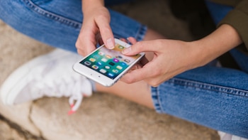 Los 11 consejos de una neuróloga para reducir el tiempo frente a las pantallas y mejorar tu estado mental