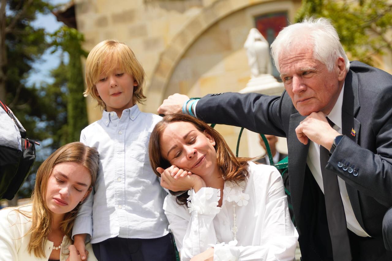 Miguel Uribe Londoño aseguró que, tal vez, optará por abrir el baúl con recuerdos de Miguel Uribe Turbay junto con su nieto Alejandro - crédito Miguel Uribe