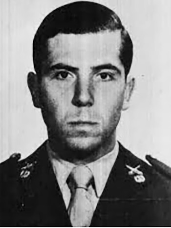 Las últimas horas de la Guerra de Malvinas: la resistencia argentina y el caso del subteniente que murió aferrado a su fusil - Image 2