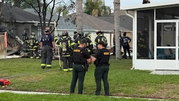 Una avioneta cayó en el patio de una casa en Florida y murió una persona
