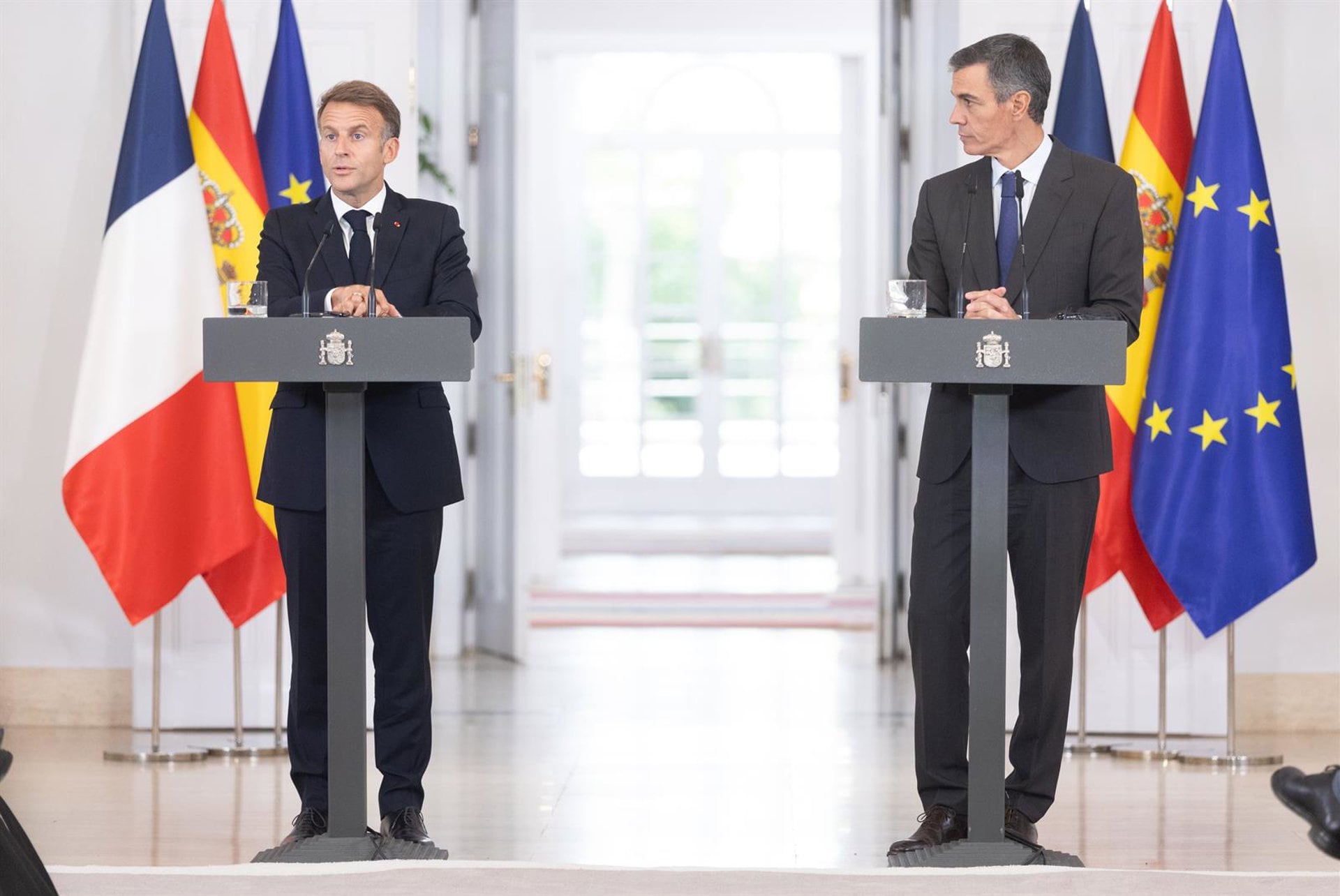 30/09/2026 El presidente del Gobierno, Pedro Sánchez (d), y el presidente de la República Francesa, Emmanuel Macron (i), ofrecen una rueda de prensa conjunta tras mantener una reunión, a 30 de septiembre de 2026, en Madrid (España). Macron se encuentra en España de visita oficial, la primera de un mandatario francés desde la realizada en 2009 por Sarkozy, con el objetivo de poner de manifiesto la profundidad de la relación en múltiples ámbitos así como la fuerte convergencia que hay entre España y Francia en el ámbito europeo.POLITICA Eduardo Parra - Europa Press