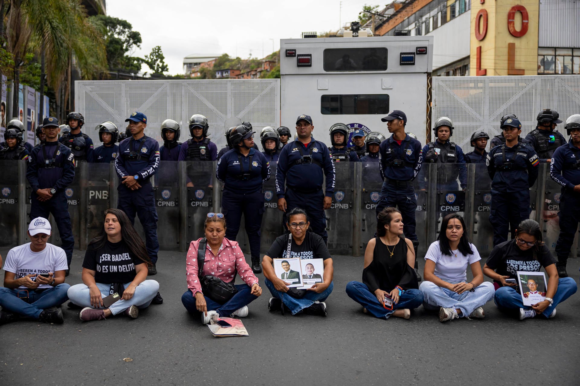 Familiares de presos políticos han protagonizado vigilias y protestas exigiendo la liberación de sus seres queridos. (EFE/ Miguel Gutiérrez)