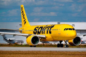 ARCHIVO – La Agencia Hondureña de Aeronáutica Civil supervisa los reembolsos y reclama a Spirit Airlines el respeto por los derechos de los viajeros. (AP Foto/Wilfredo Lee, Archivo)