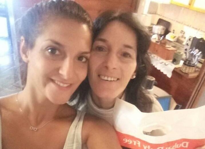 Claudia Deldebbio y su hija, Virginia