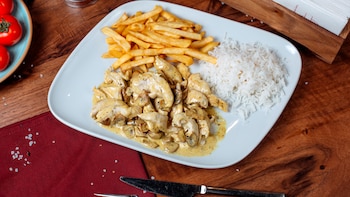 Receta de pollo en salsa strogonoff, una forma muy sencilla de solucionar una comida cualquier día de la semana