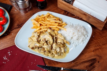 Receta de pollo strogonoff, un guiso cremoso y con mucho sabor (Magnific)