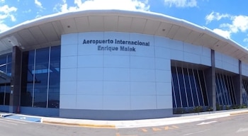 Ubicado en la ciudad de David, Chiriquí, el Aeropuerto Internacional Enrique Malek ofrece vuelos nacionales y regionales. (Tomado de Internet)