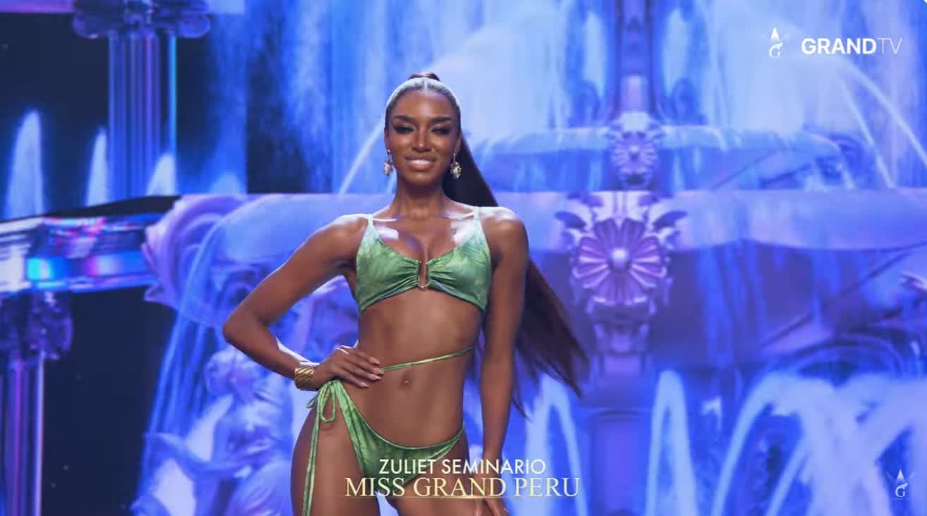 Zuliet Seminario, representante de Miss Grand Perú, participa en la pasarela en traje de baño durante la etapa final del certamen internacional. (Miss Grand International 2026)