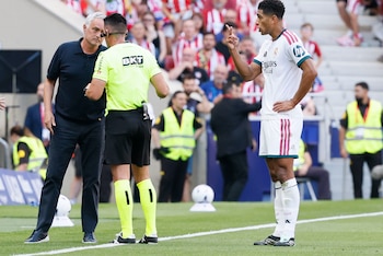 Ortiz Arias hablando con Mourinho. (EFE/Ballesteros)