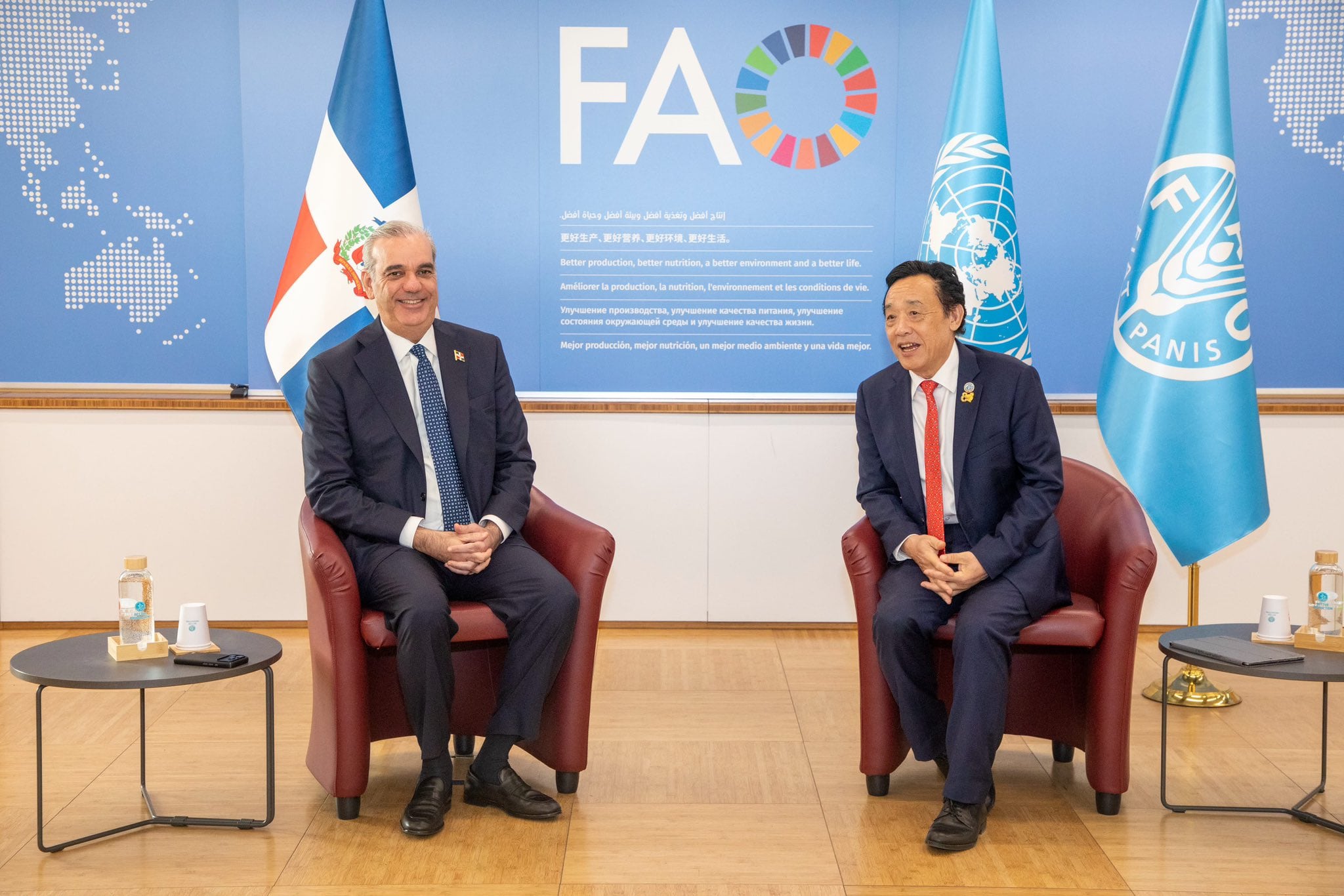 Tras la intervención del mandatario, el director general de la FAO, Qu Dongyu, anunció que Abinader recibirá la Medalla Agrícola de la organización por sus aportes a la seguridad alimentaria y la lucha contra el hambre.