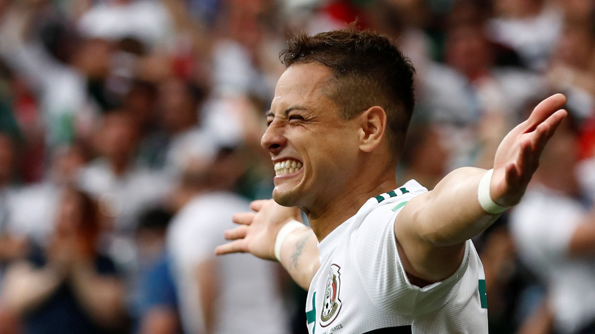Chicharito sostiene el mayor récord histórico de goleo en la Selección Mexicana con 52 anotaciones. REUTERS/Damir Sagolj