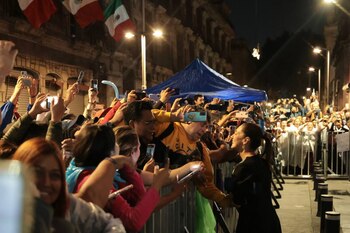 Sheinbaum fue recibida por decenas