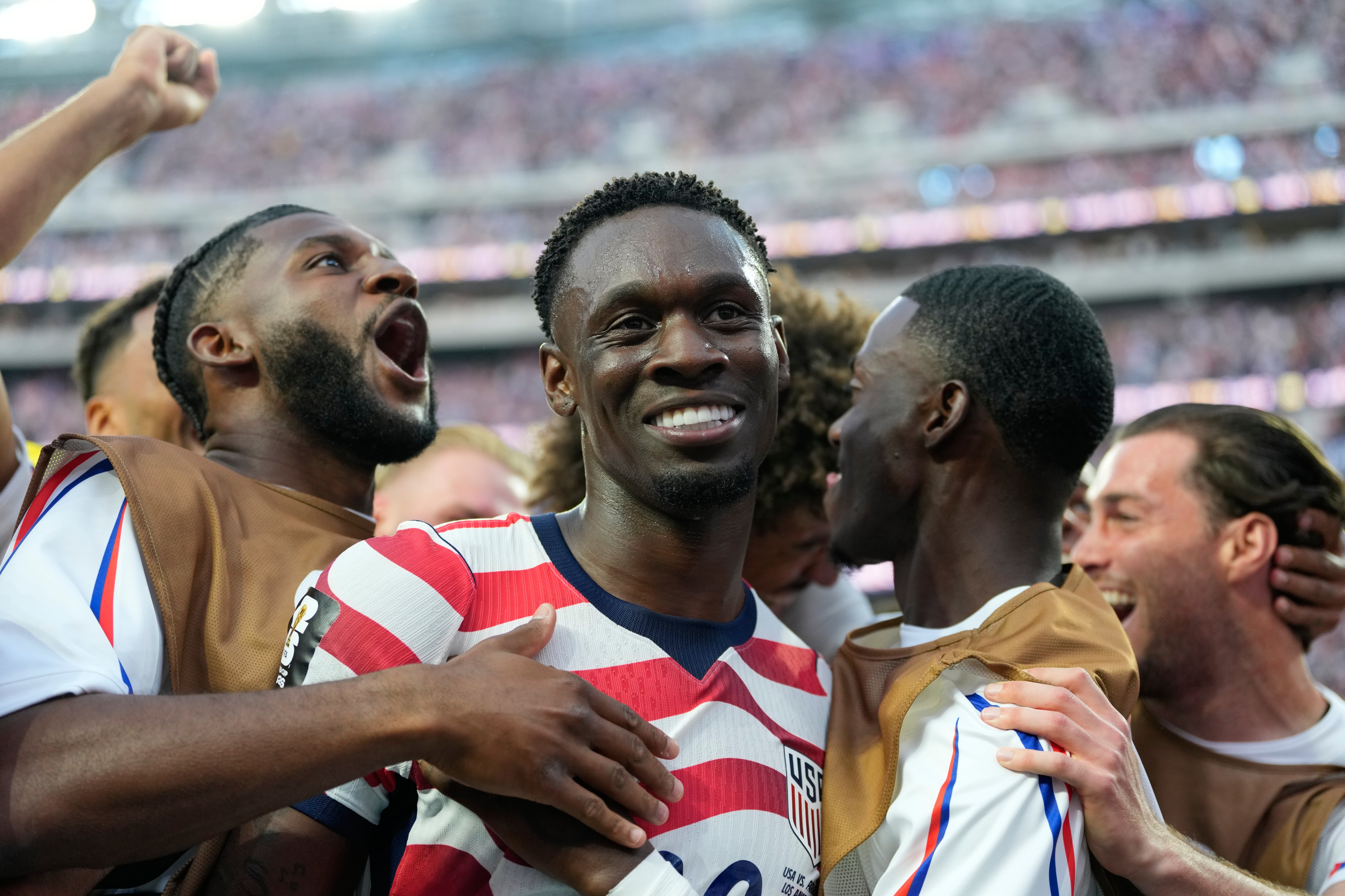 Estados Unidos define su once para jugar contra Turquía. (AP Foto/Andre Penner)
