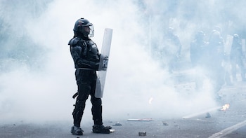 Condenan a siete años de prisión a un policía de Colombia que provocó una lesión ocular en una universitaria