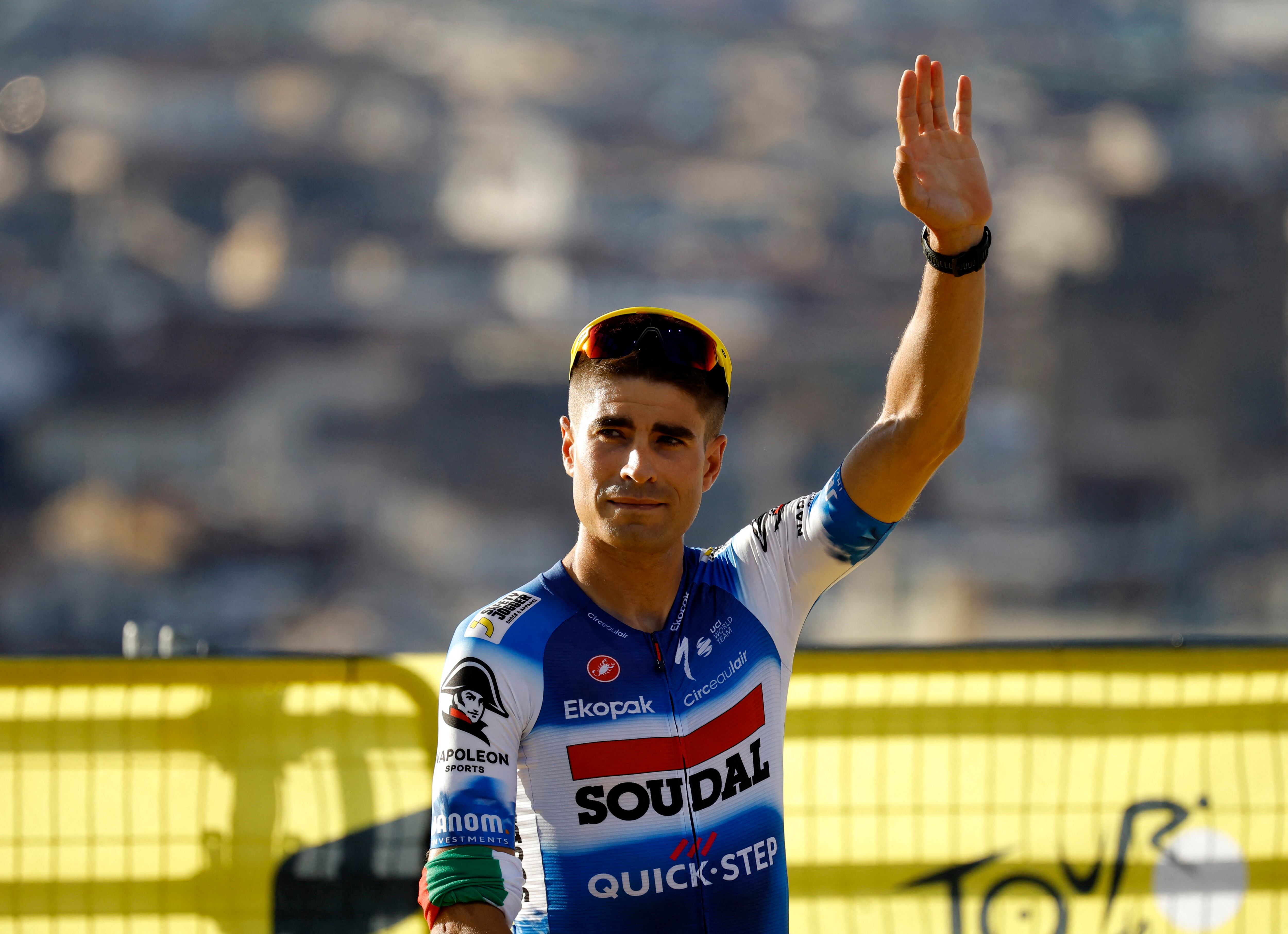 Mikel Landa debió retirarse en la primera etapa del Giro de Italia (Reuters/Stephane Mahe)