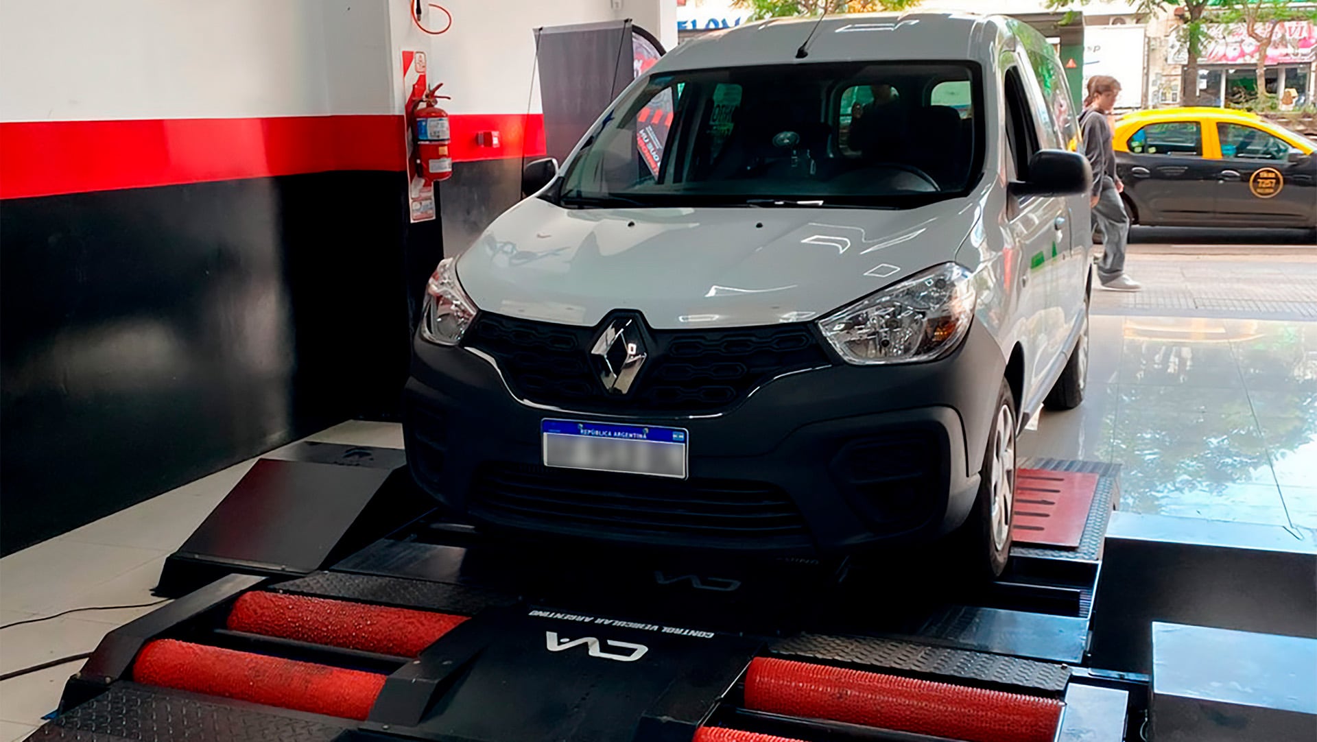 La Verificación Técnica Vehicular (VTV) es obligatoria y el certificado de aprobación debe estar visible