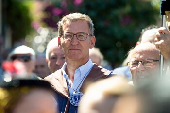 El presidente del PP, Alberto Núñez Feijóo, en la LXXI Festa do Albariño celebrado en Cambados, Pontevedra, este domingo. (EFE/Salvador Sas)