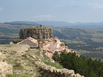 Ares del Maestre desde la Muela de Ares en la que se aprecia la altitud que tiene. (Wikimedia/Julio Armelles)