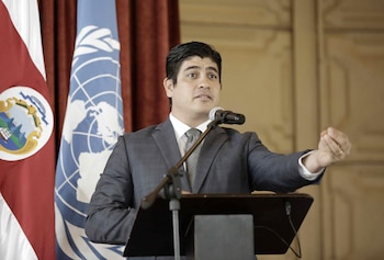 Frenteamplista criticó y prometió derogar