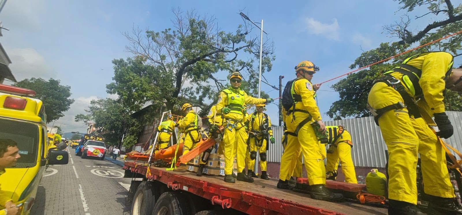 La entidad humanitaria reunió a sus integrantes el sábado en una marcha que partió del Parque Cuscatlán y concluyó en el auditorio del Ministerio de Gobernación, dentro de dependencias gubernamentales (Foto cortesía Comandos de Salvamento)