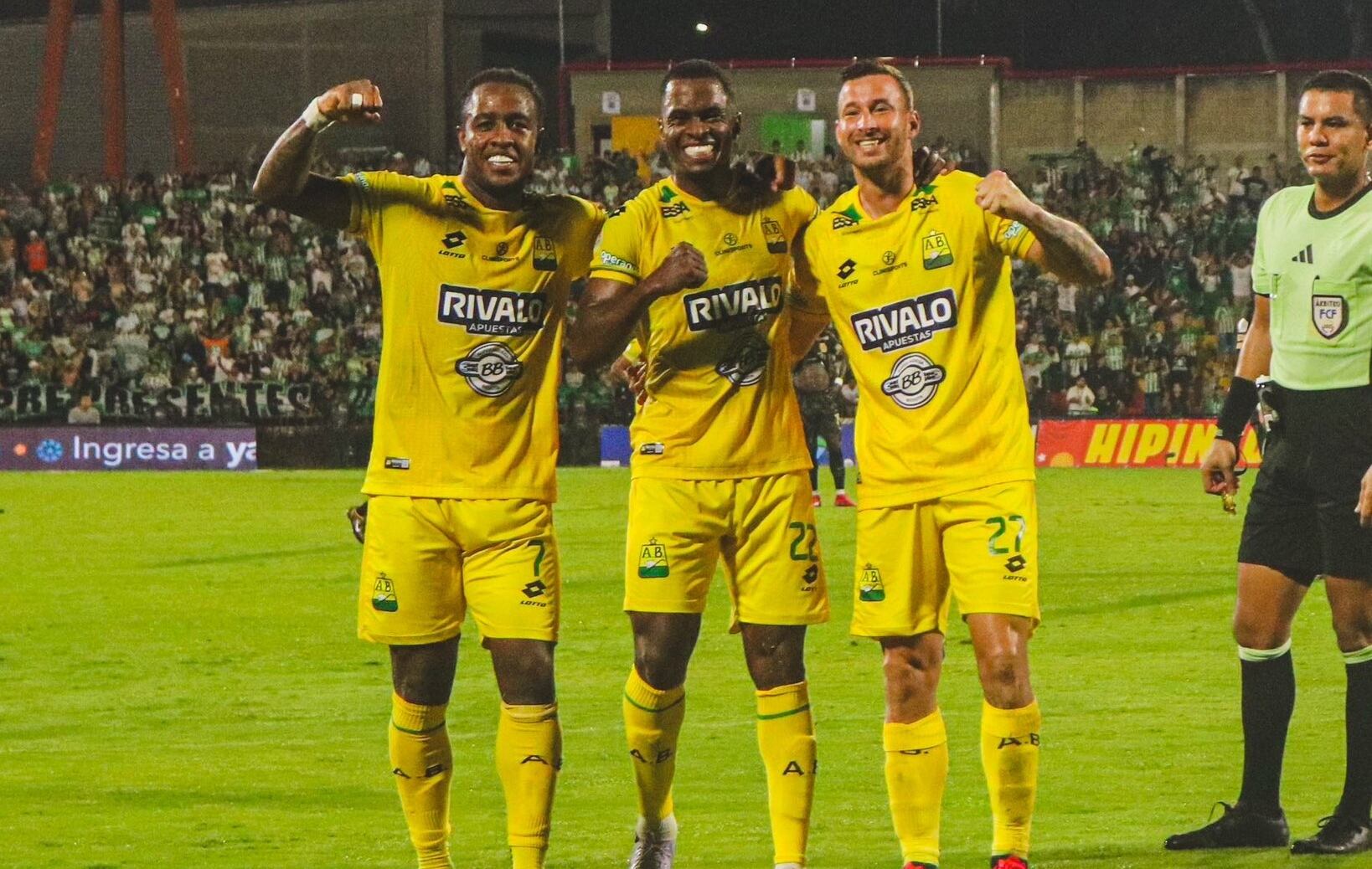 Luciano Pons celebrando su gol, con el que se pone arriba ante Santa Fe - crédito @ABucaramanga/X