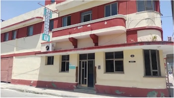 Los hoteles históricos de Holguín enfrentan una crisis de infraestructura y gestión con problemas de agua y cobros sin criterios transparentes. (Imagen retomada de CubaNet)