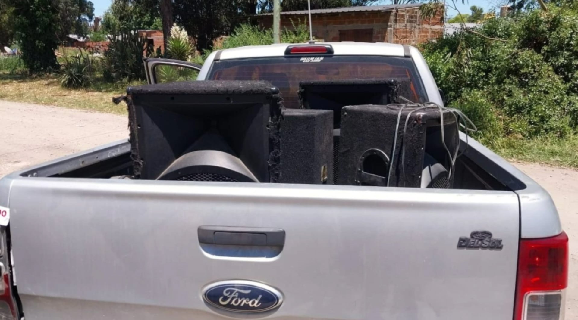 Parlantes secuestrados de la fiesta (0223)