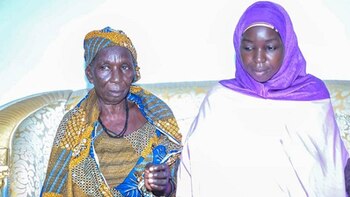 Ruth Ngladar Pogu junto a