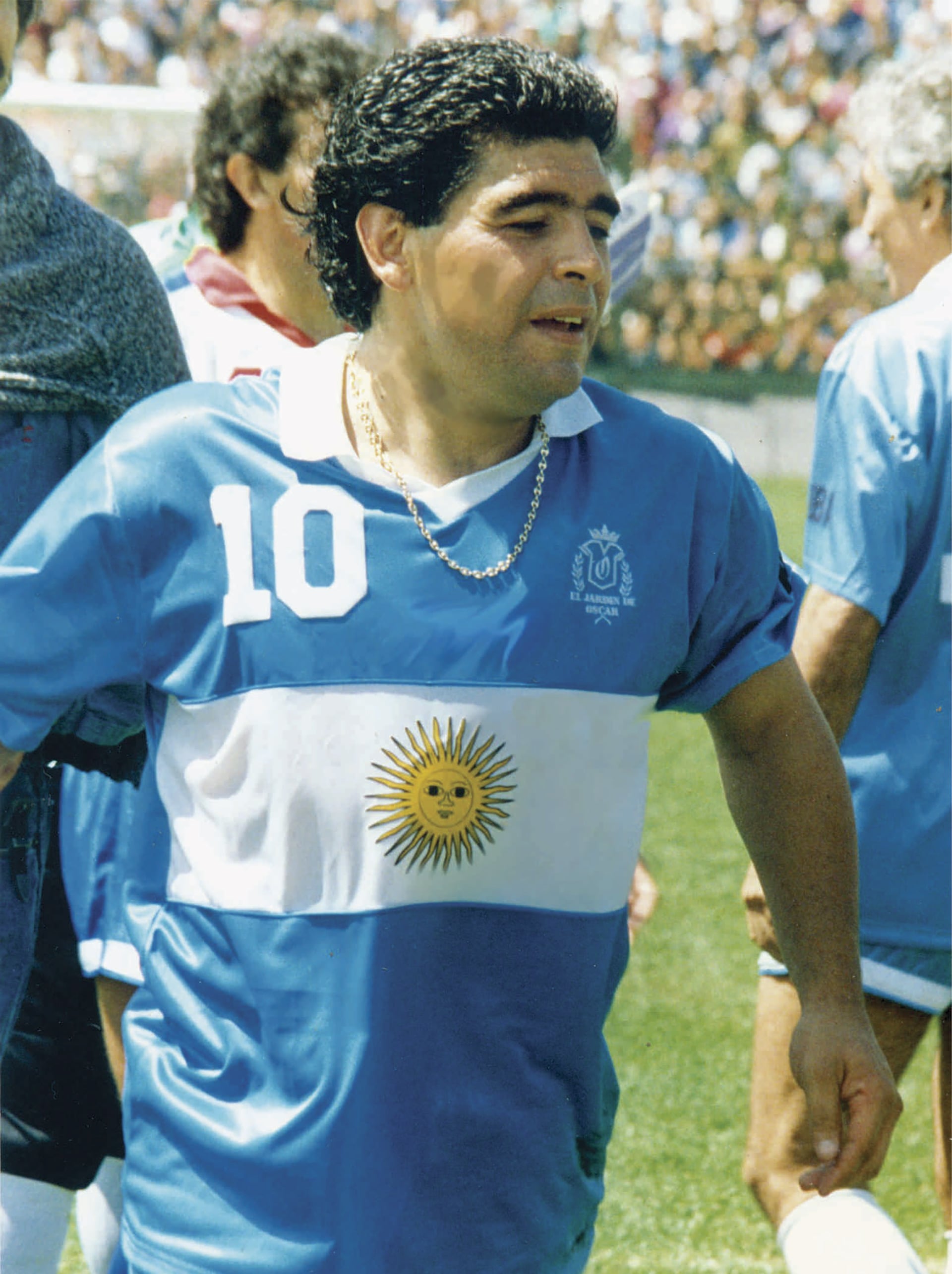 Diego con la camiseta con la bandera argentina y el sol