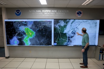 El NHC también monitorea otros dos sistemas en el Atlántico, ambos con 10% de probabilidad de desarrollo en 48 horas y en siete días (AFP)