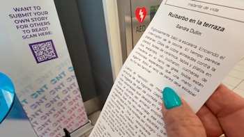 El aeropuerto de Ontario convierte el tiempo de espera en tiempo de lectura con dispensadores de cuentos cortos