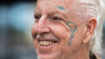 Rubén se tatuó el continente