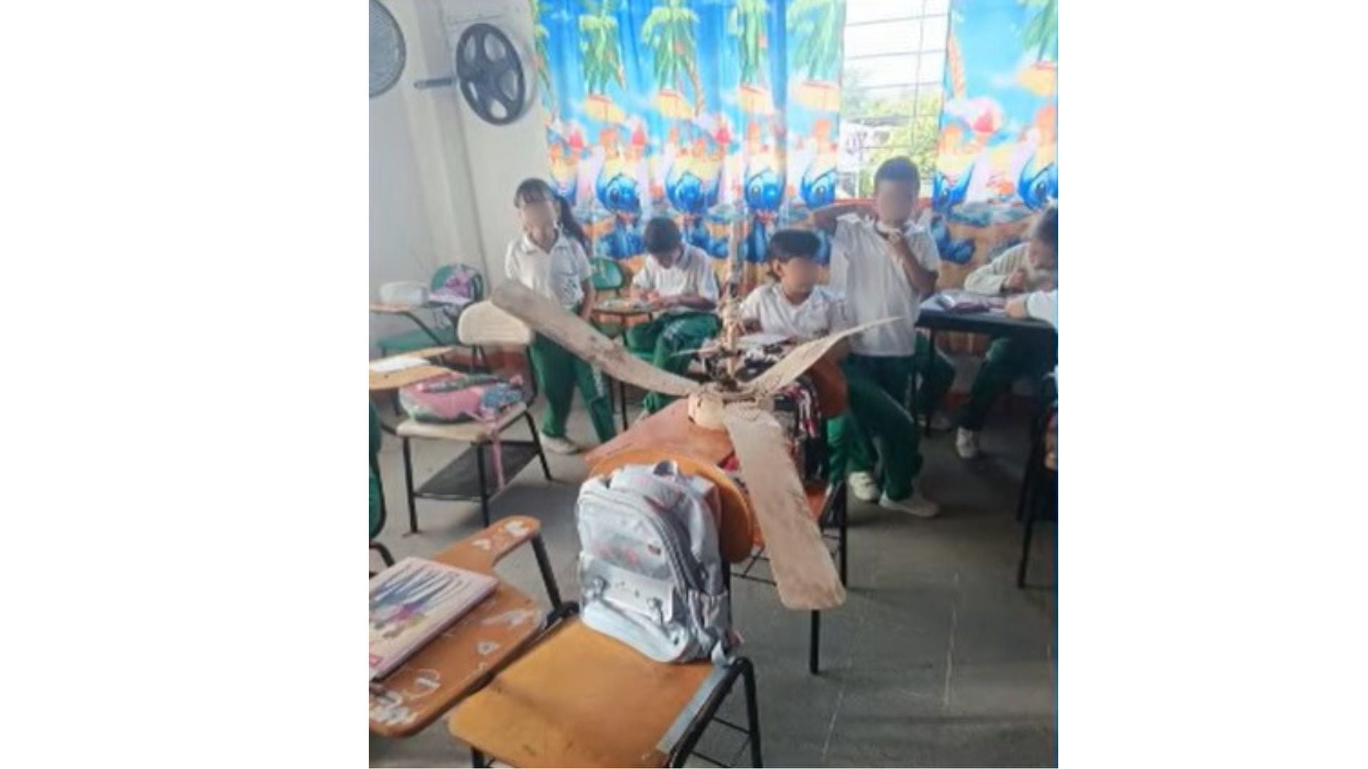 Los menores heridos fueron atendidos por personal de salud y presentaron lesiones leves tras el accidente en el colegio de Antioquia - crédito Captura de video