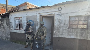 Rosario: el hallazgo de un arsenal enterrado derivó en cinco imputaciones por narcotráfico y lavado de dinero